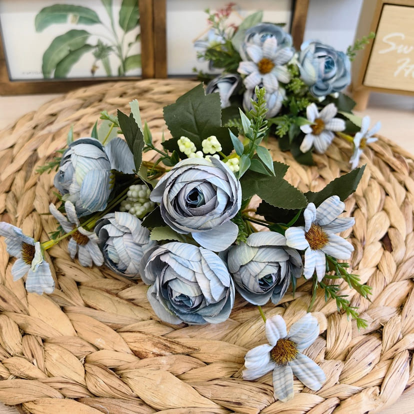 Искусственные цветы в Томске | Цветы искусственные «Камелии с мелкоцветом», голубые, букет